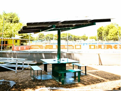 Hnub ci chaw ua haujlwm lub rooj zaum ntawm Union Pacific Street Soccer Park